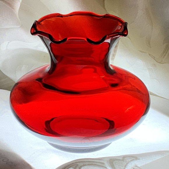 Vintage Handblown Glass Vase Garnet Red Small Ruffled Edge Hand Blown - Picture 2 of 6